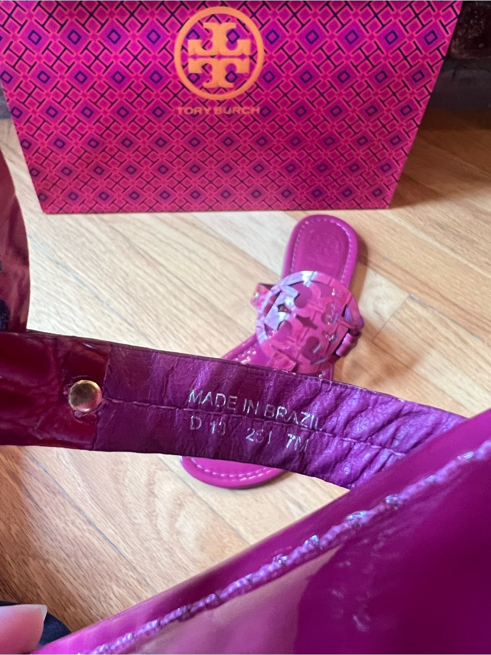 Tory Burch Party Fuchsia Croc Embossed Patent Leather Miller Sandals in - Picture 10 of 16